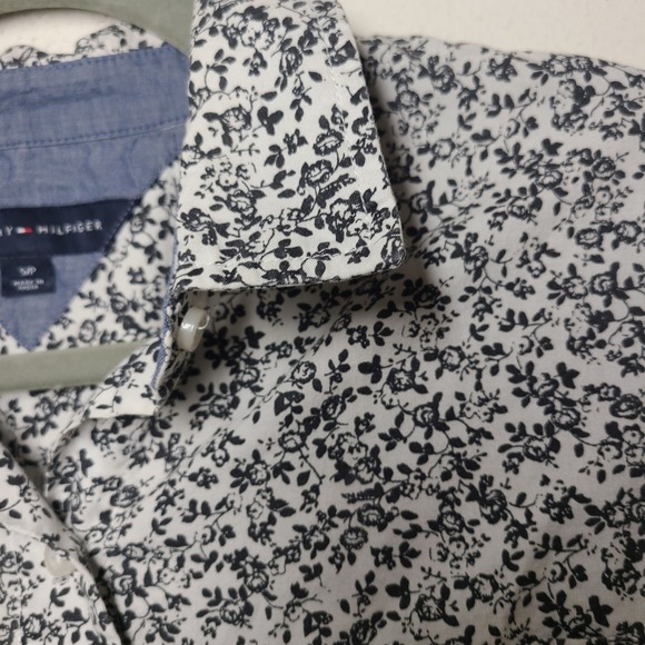 Tommy Hilfiger Womens Top Small Black White Floral Roll Tab Sleeve Button Up - Picture 5 of 7